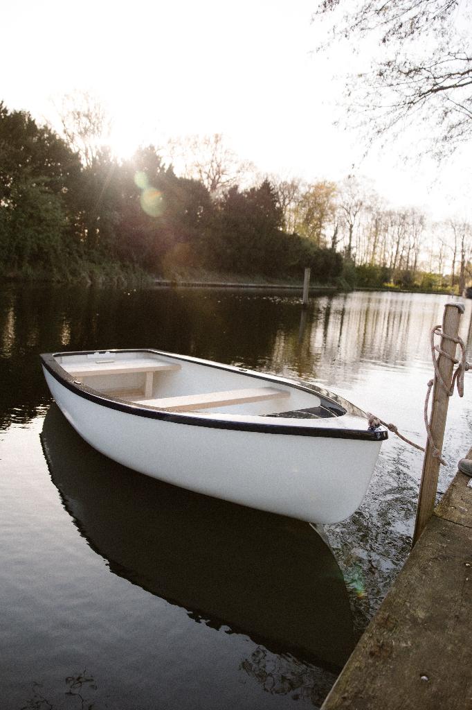 Prachtig Polyester bootje met elektromotor, Ophalen, Gebruikt