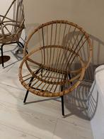 Rotan stoel met metalen poten, Gebruikt, Bruin, Riet of Rotan, Ophalen of Verzenden