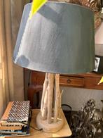 Tafellamp met houten voet en grijs/blauwe kap, Ophalen, Zo goed als nieuw, Hout, 50 tot 75 cm
