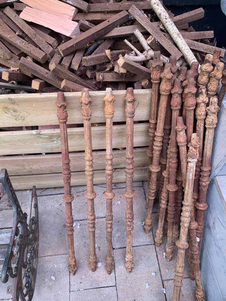 Antieke gietijzeren balusters / spijlen 20 stuks, Antiek en Kunst, Ophalen of Verzenden