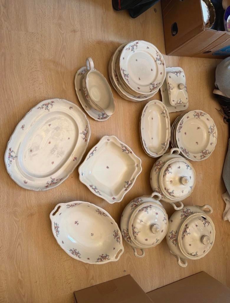 Zeer groot Hutschenreuther servies met bloemmotief, Antiek en Kunst, Ophalen