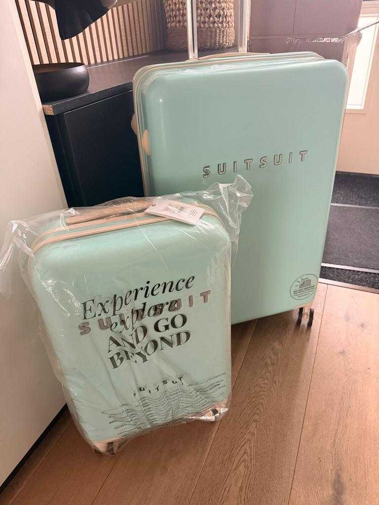 Nieuwe set SuitSuit koffers 2 stuks mint kleur, Ophalen of Verzenden, Nieuw, Hard kunststof, 70 cm of meer