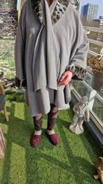Mooie dames cape met bijpassende sjaal, Ophalen of Verzenden, Zo goed als nieuw, Grijs, Jas of Mantel