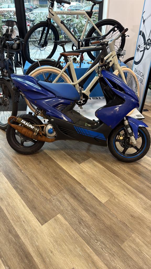 Gezocht aerox frame a1 met papieren, Ophalen, Zo goed als nieuw, Aerox