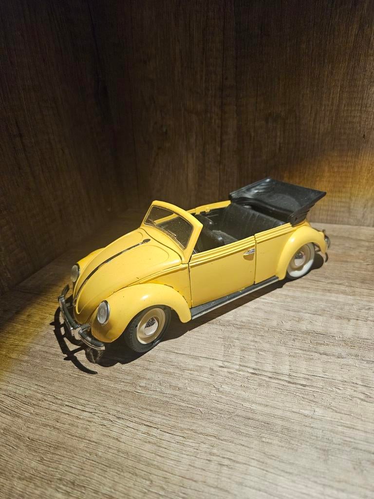 Gele Volkswagen Kever Cabriolet modelauto, Ophalen of Verzenden, Auto, Overige merken