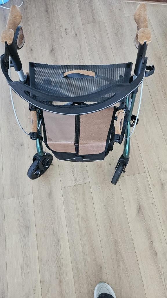 Rollator merk Saljol  Carbon  groen, Ophalen, Opvouwbaar, Zo goed als nieuw