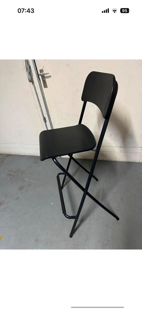 Zwarte barkruk, Huis en Inrichting, Barkrukken, Ophalen, Met voetsteun, 60 tot 90 cm, Zo goed als nieuw