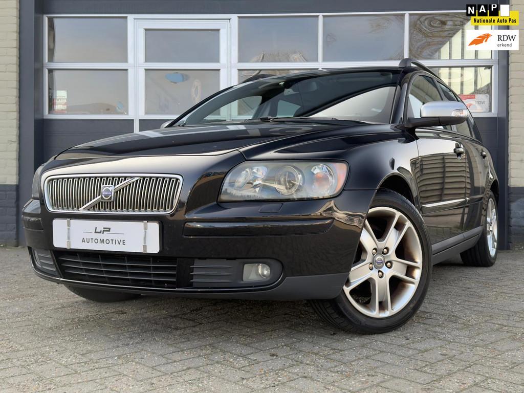 Volvo V50 2.0 Edition II Sport / NL-auto / Trekhaak / PDC, Voorwielaandrijving, 1350 kg, Zwart, Leder en Stof