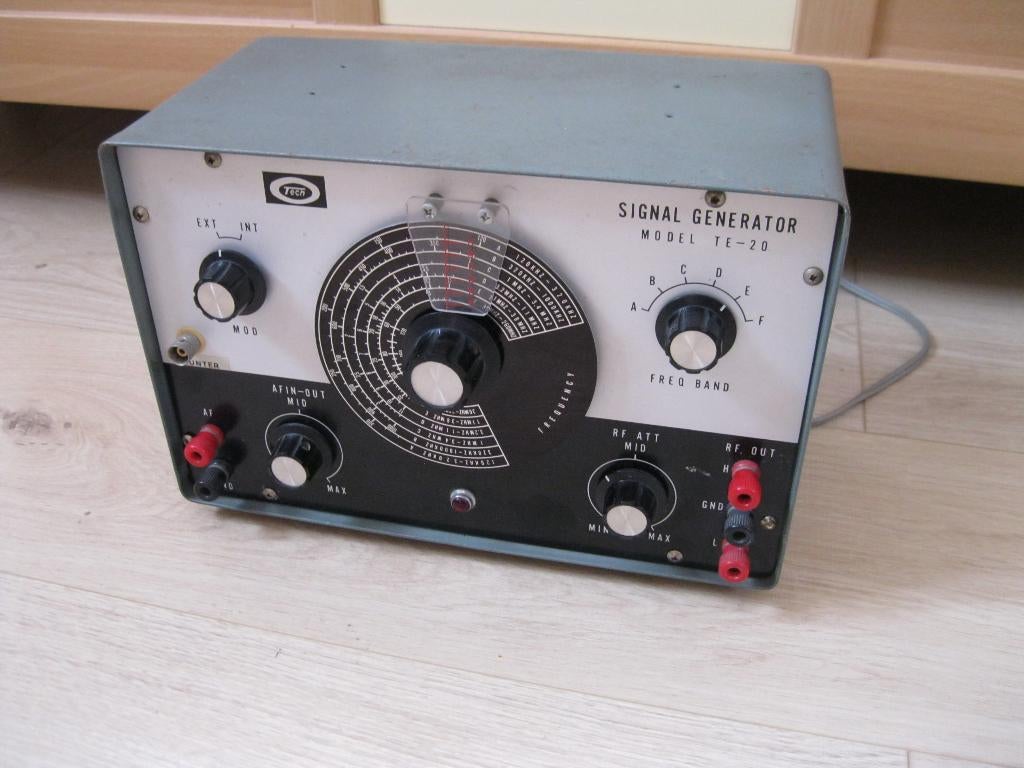 Tech signal generator TE-20, Doe-het-zelf en Verbouw, Meetapparatuur, Ophalen, Gebruikt, Elektriciteit