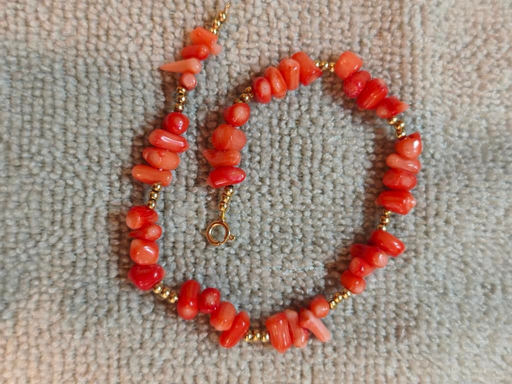 Armband koraal 18 karaat, Sieraden, Tassen en Uiterlijk, Armbanden, Ophalen of Verzenden, Zo goed als nieuw, Met edelsteen, Goud