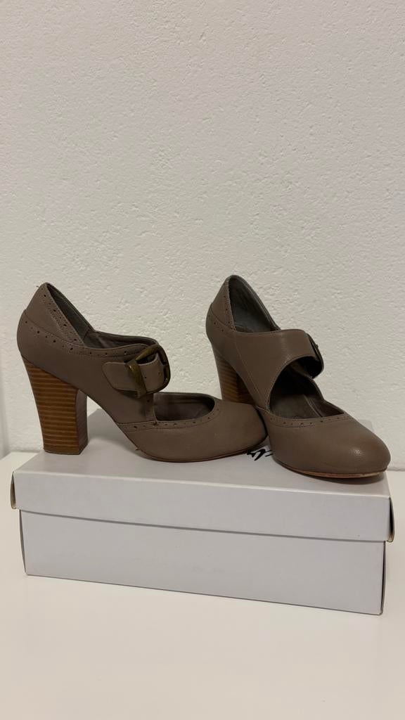 Dr. Adams pumps maat 37, Kleding | Dames, Schoenen, Ophalen of Verzenden, Zo goed als nieuw, Beige