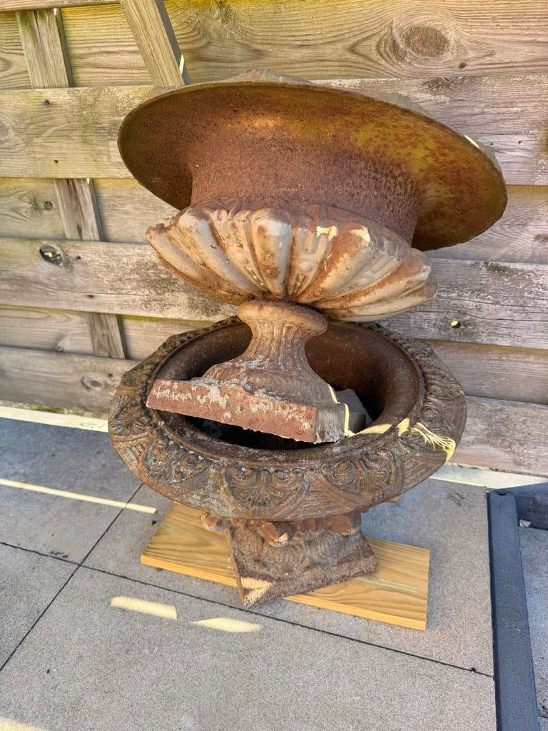 Gietijzeren Tuindecoratie: Vazen en Haard met Leeuwenkop, Tuin en Terras, Ophalen, Gebruikt