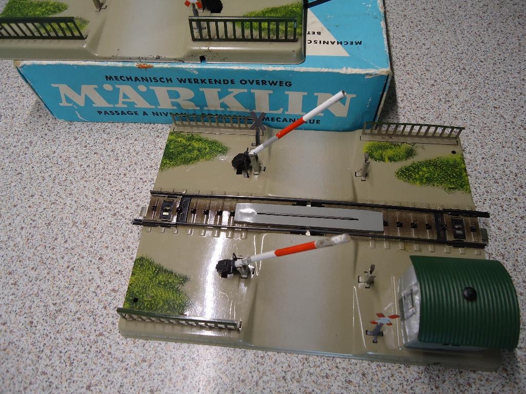 marklin overweg 7390 met ovp, Ophalen, Wisselstroom, Rails, Zo goed als nieuw