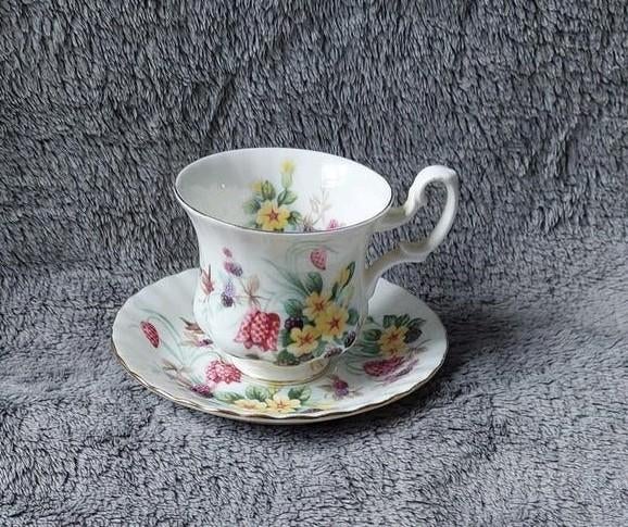 ROYAL ALBERT 1 Kop&Schotel 🙂, Verzamelen, Porselein, Kristal en Bestek, Ophalen of Verzenden, Nieuw, Porselein, Kop en/of schotel