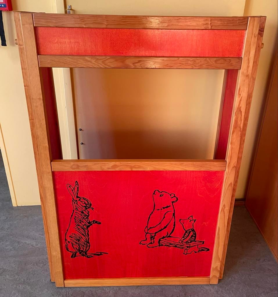 Houten poppenkast met 18 poppen, Ophalen, Gebruikt, Poppenhuis