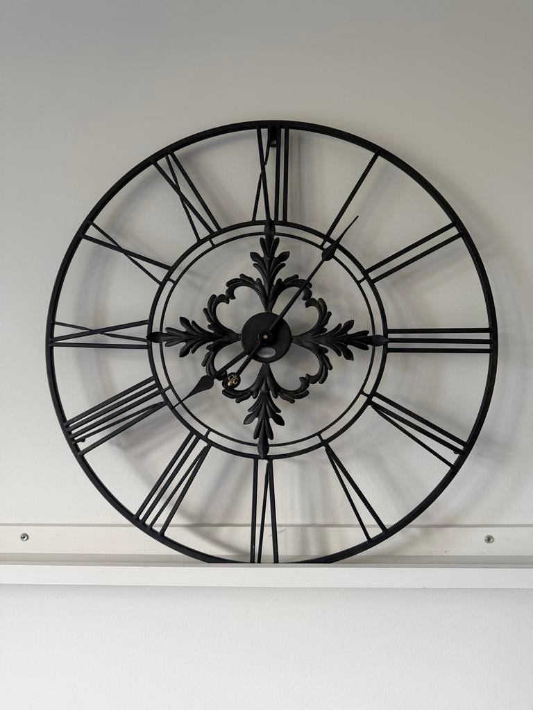 Riverdale Zwarte Metalen Wandklok - Ø 70 cm, Huis en Inrichting, Ophalen, Zo goed als nieuw, Analoog, Wandklok