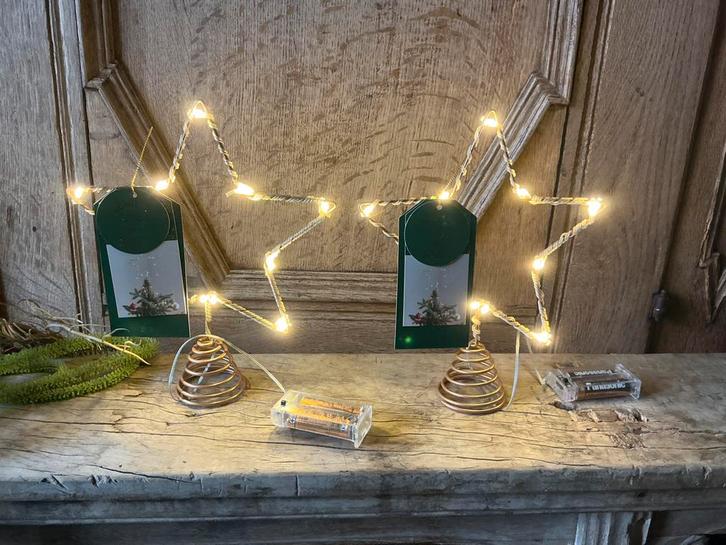 NIEUW set van 32 kerstboompjes met led lampjes, Diversen, Kerst, Nieuw, Ophalen of Verzenden