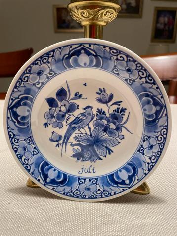 Delfts Blauw set maandbordjes, kruikje en kandelaar beschikbaar voor biedingen