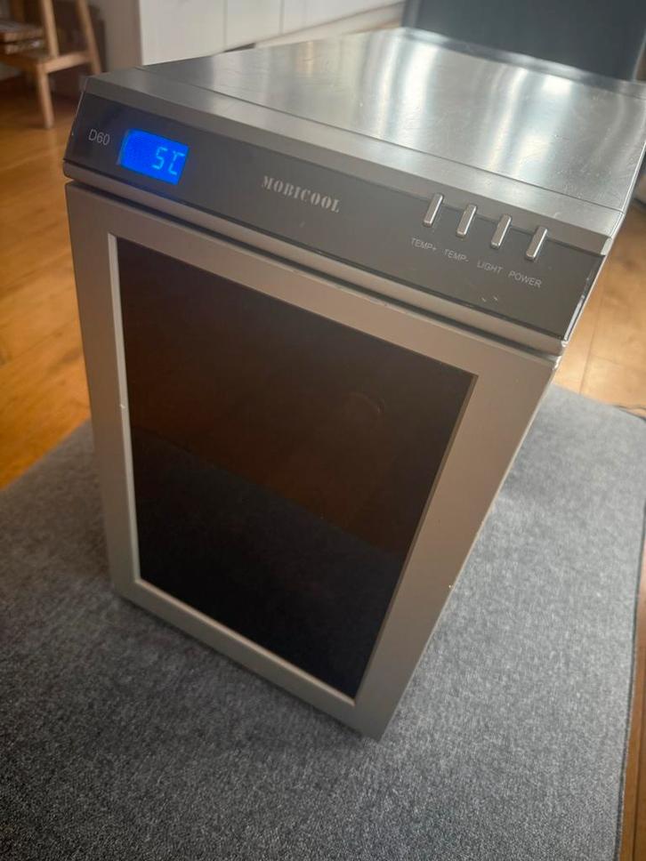 Mobicool D60 Wijnklimaatkast - 6 flessen, Witgoed en Apparatuur, Koelkasten en IJskasten, Gebruikt, Zonder vriesvak, Minder dan 75 liter