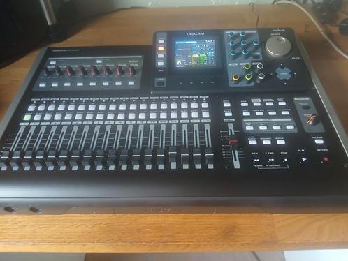 Tascam dp-24sd plus footswitch, Muziek en Instrumenten, Mengpanelen, Zo goed als nieuw, 20 kanalen of meer, Microfooningang, Ophalen