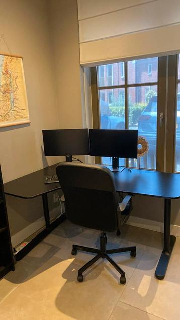 Zwart Hoekbureau en bureaustoel