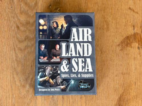 Air, Land & Sea - Spies, Lies & Supplies, Hobby en Vrije tijd, Gezelschapsspellen | Kaartspellen, Zo goed als nieuw, Ophalen of Verzenden