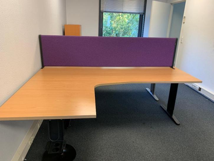 Bureaus in stevige degelijke uitvoering incl. tussenschotten, Huis en Inrichting, Bureaus, Gebruikt, Bureau, Ophalen