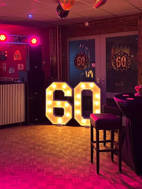 XXL licht cijfers te huur, Hobby en Vrije tijd, Feestartikelen | Verhuur, Nieuw, Verjaardag, Ophalen