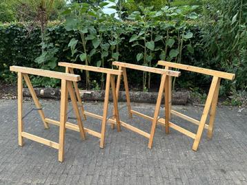Houten schragen (4 stuks) beschikbaar voor biedingen