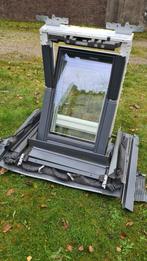 Velux CK02 kunststof dakraam met gootstuk en rolgordijn., Doe-het-zelf en Verbouw, Glas en Ramen, Ophalen, Dubbelglas, Gebruikt