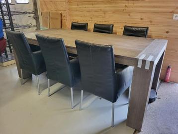6 Leren eetkamer stoelen met armleuning beschikbaar voor biedingen
