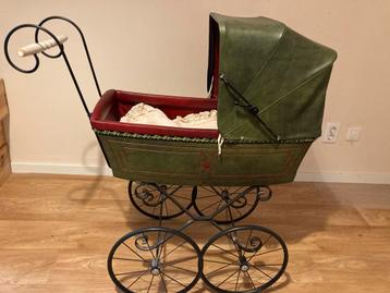 Poppen kinderwagen naar antiek model beschikbaar voor biedingen