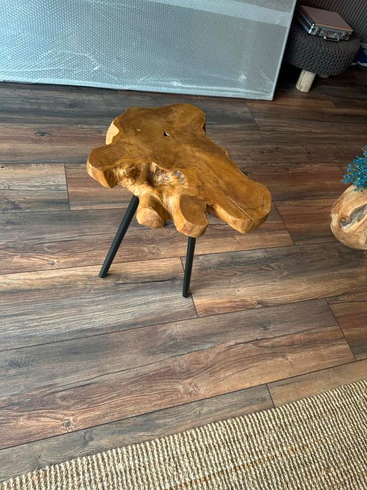 Houten Bijzettafel met Metalen Poten, Huis en Inrichting, Tafels | Bijzettafels, Zo goed als nieuw, Overige vormen, 45 tot 60 cm