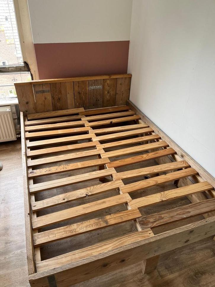2persoons houten bed 140 bij 200 cm zelfgemaakt (+matras), Huis en Inrichting, Slaapkamer | Bedden, Gebruikt, Tweepersoons, 140 cm