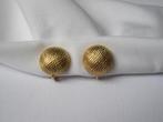 Oorbellen Trifari Crown/ bewerkte knoppen, Sieraden, Tassen en Uiterlijk, Oorbellen, Verzenden, Zo goed als nieuw, Goud, Overige materialen