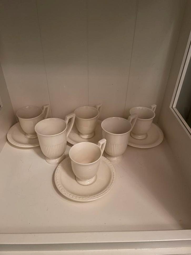 Recamier by Royal Creamware 4 kop en schotels en 2 mokken, Antiek en Kunst, Antiek | Servies compleet, Ophalen of Verzenden