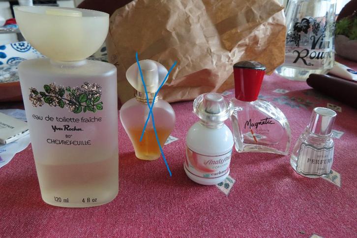 parfumflesjes leeg, half of gevuld  Yves Rocher en meer, Verzamelen, Parfumverzamelingen, Miniatuur, Gevuld, Verzenden