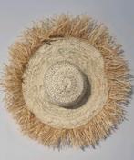 Wanddecoratie / Handgeweven hoed van palmbladeren met raffia, Huis en Inrichting, Woonaccessoires | Wanddecoraties, Ophalen of Verzenden