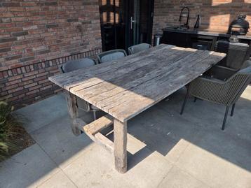 Houten tuintafel (Frank Pouwer hout) beschikbaar voor biedingen
