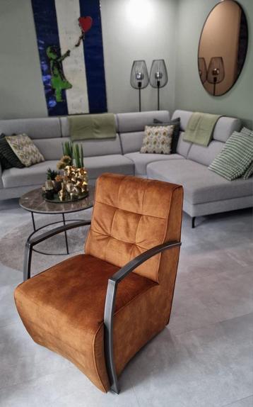 Twee nieuwe fauteuils in de kleur cognac beschikbaar voor biedingen