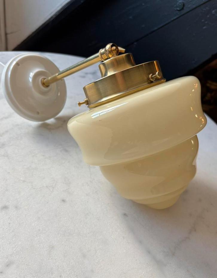 Vintage gele melkglas wandlamp art deco opaline geel glas, Huis en Inrichting, Lampen | Wandlampen, Glas, Ophalen of Verzenden