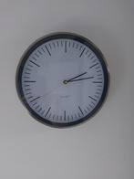2 Zuiver Modern Wandklokken - 29cm, Huis en Inrichting, Woonaccessoires | Klokken, Ophalen of Verzenden, Zo goed als nieuw, Analoog