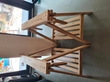 ikea bureau met 2 standaards beschikbaar voor biedingen