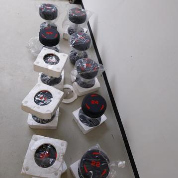 Nieuwe pu dumbells set 22,24,26,28,30 kilo in verpakking  beschikbaar voor biedingen