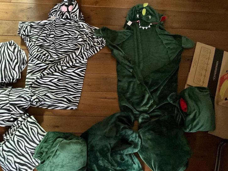 17 stuks Kinder badcape zebra en draak, Diversen, Rommelmarktspullen, Nieuw, Ophalen of Verzenden