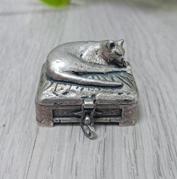 vintage kat pillendoos,Snuisterijdoos beschikbaar voor biedingen