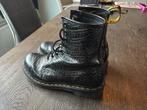 Dr Martens schoenen | Gunmetal Wild Croc Emboss, | Maat 38, Zwart, Lage of Enkellaarzen, Ophalen of Verzenden, Dr. Martens