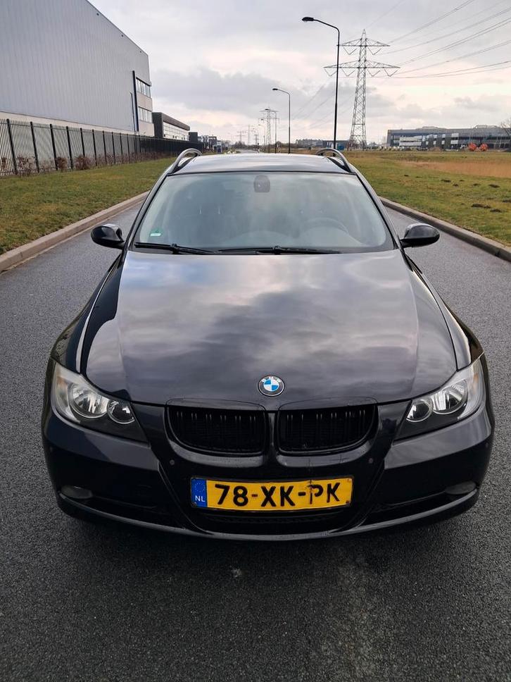 Bmw e90 320i 2006, Auto diversen, Schadeauto's, Handgeschakeld, Benzine, Stationwagon, Zwart, Ophalen