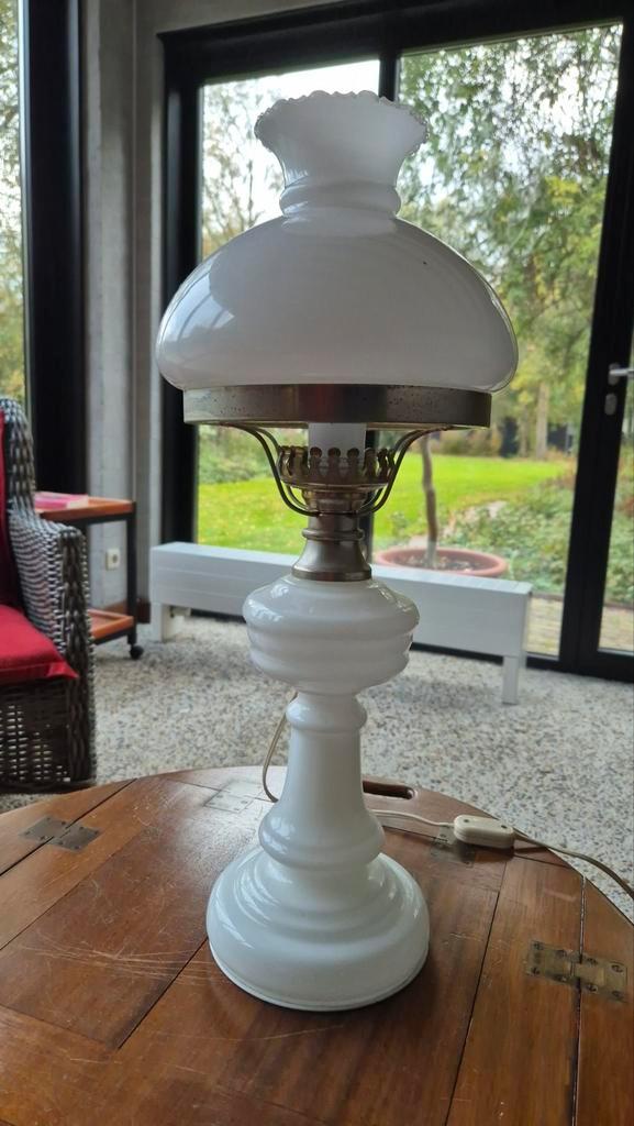 Vintage witte glazen lamp, Huis en Inrichting, Lampen | Vloerlampen, Gebruikt, Minder dan 100 cm, Glas, Metaal, Ophalen