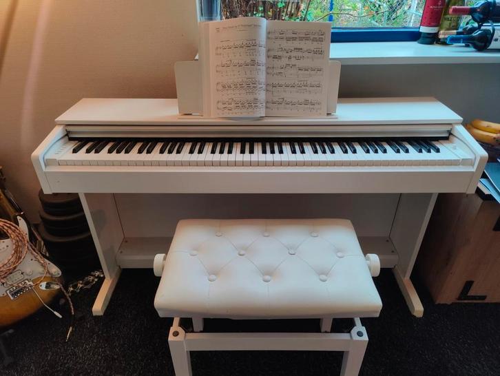Yamaha Arius YDP-143, Muziek en Instrumenten, Piano's, Zo goed als nieuw, Piano, Wit, Digitaal, Ophalen